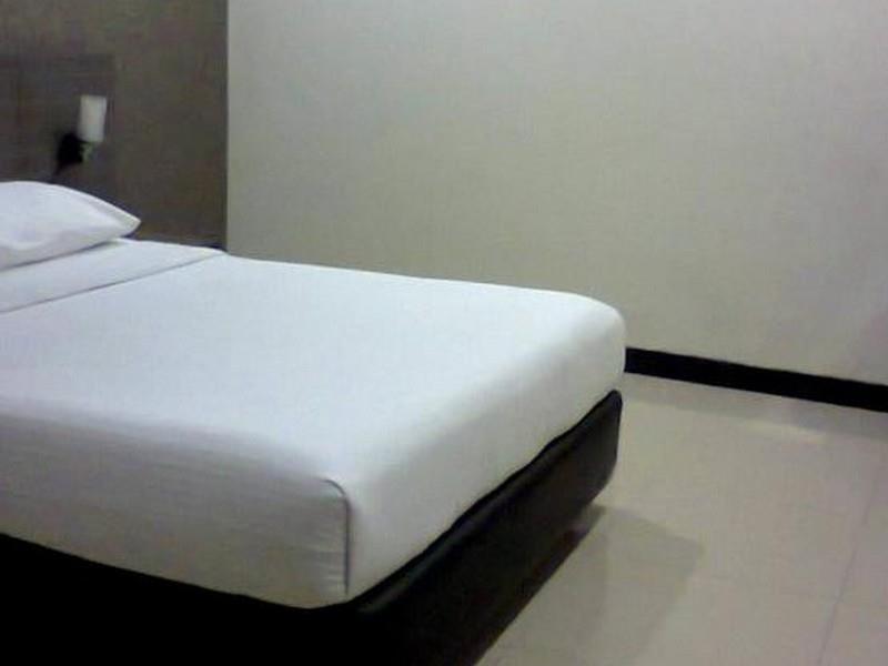 Permata Hotel Purwakarta Bagian luar foto
